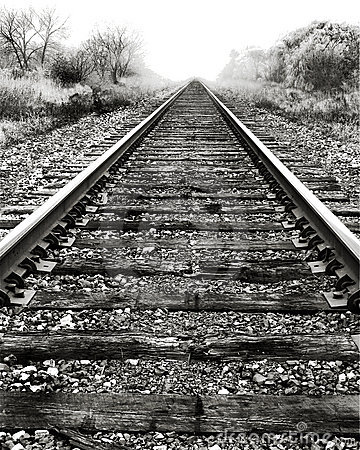 railroad-tracks-fog-21974340
